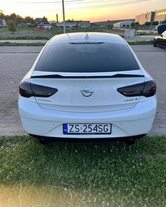 Opel Insignia cena 64000 przebieg: 180000, rok produkcji 2017 z Szczecin małe 667